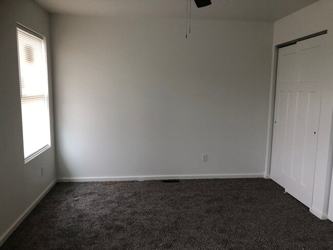 Building Photo - 3 BEDROOM 2.5 BATHROOM TOWNHOUSE FOR RENT