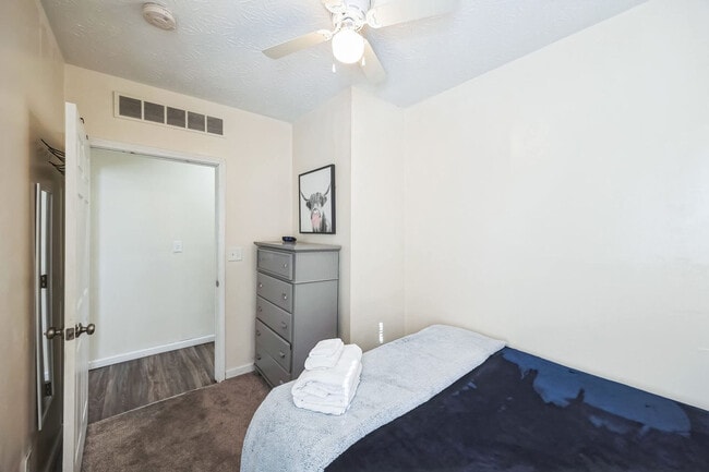 Building Photo - 105 Ash St