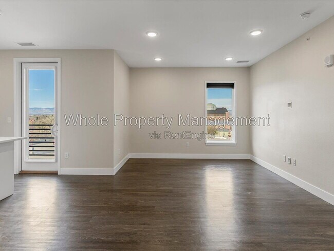 Building Photo - 2374 S University Blvd
