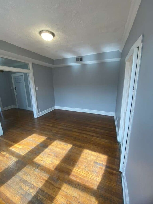 Building Photo - 5960 W Roosevelt Rd