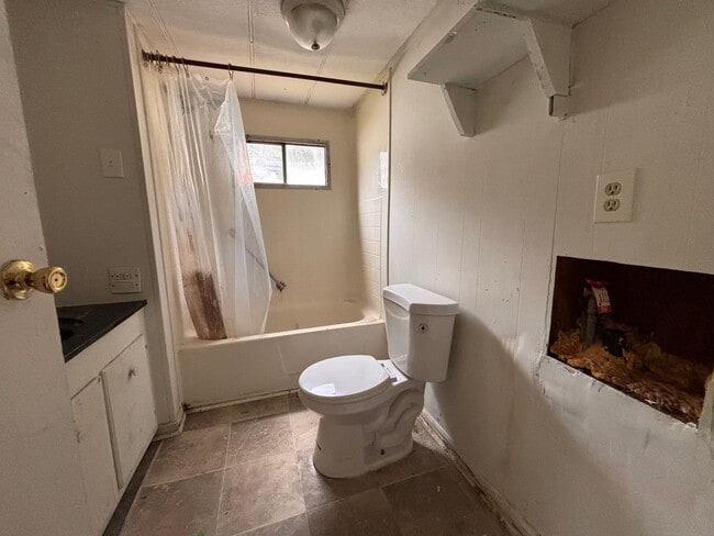 Building Photo - 1561 Pleasant Valley Rd SE