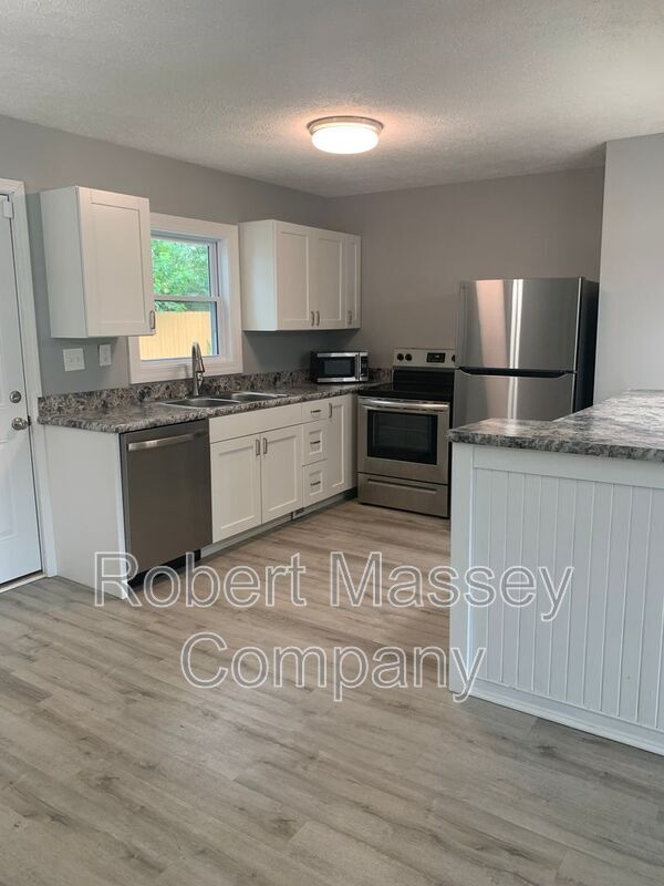 Building Photo - 2815 Joan Ave