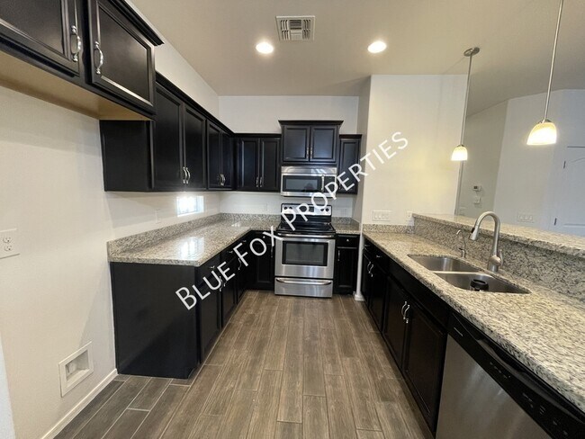 Building Photo - 8721 N Black Pine Dr