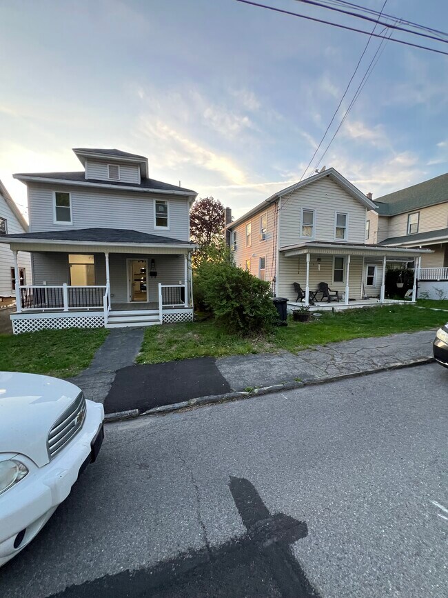 Building Photo - 815 Grove St