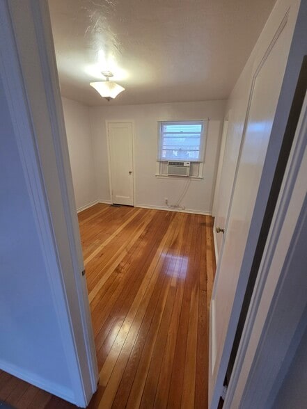 Building Photo - 849 Roberts St