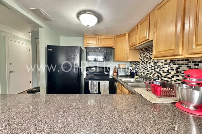 Building Photo - 308 Miracle Strip Pkwy SW