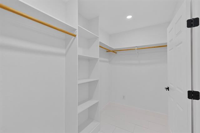 Building Photo - 6000 Cool Springs Dr