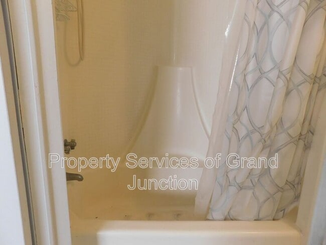 Building Photo - 2954 1/2 Cedar Place