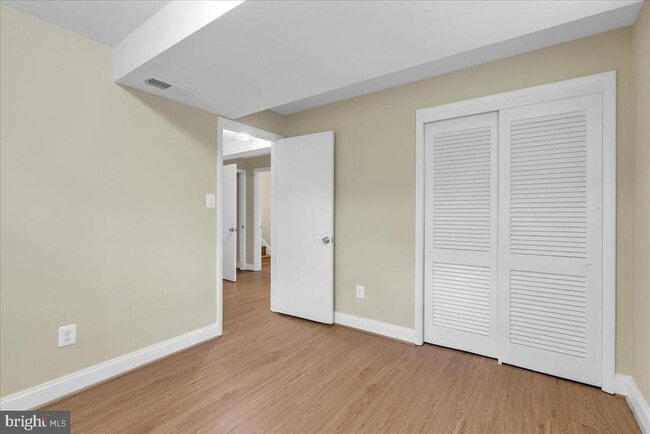 Building Photo - 664 S Greenbrier St