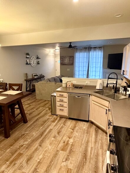 Kitchen/Dining Room - 5151 29th St
