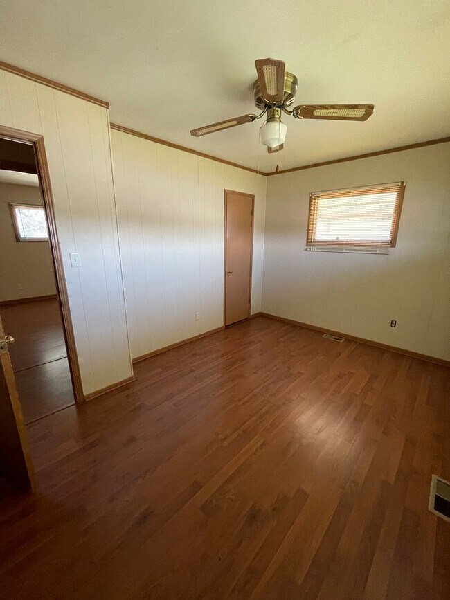 Building Photo - 3 Bedroom, 1 Bathroom Home