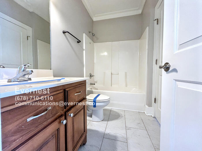 Building Photo - 3559 Victoria St