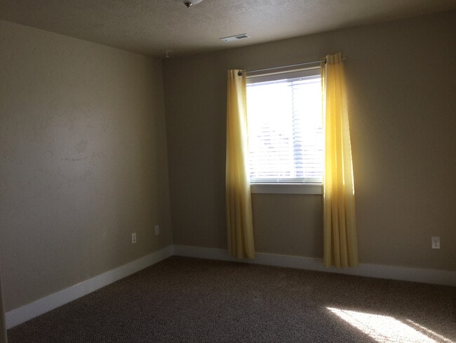Building Photo - Boise, 3Bd/2.5Bth/2Car, 1743Sqft, Greenbriar Commons Subdivision