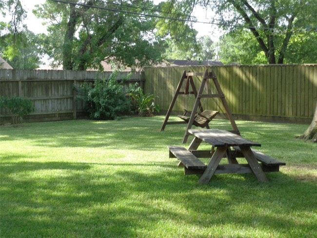 Building Photo - 1551 Hewitt Dr