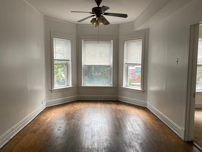 Building Photo - 866 W Buckingham Pl