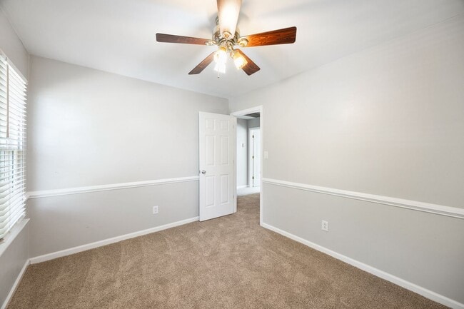 Building Photo - WOODLAKE