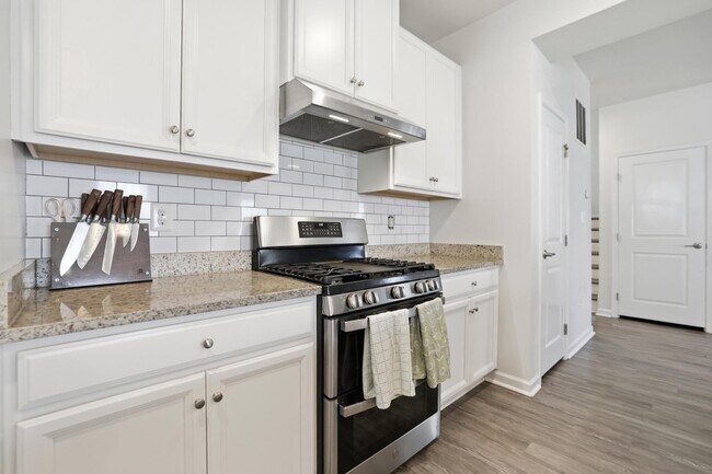 Building Photo - 5319 Holley Oak Ln