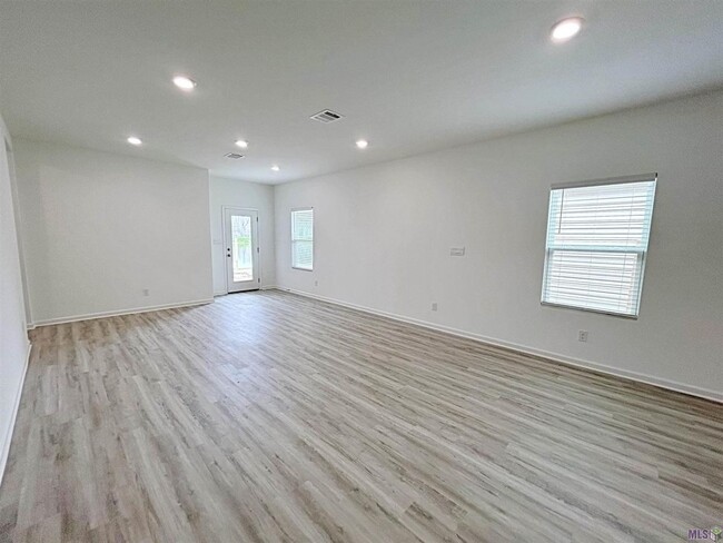 Building Photo - 4 Bedroom House NEAR LSU - Hunters Trace- ...