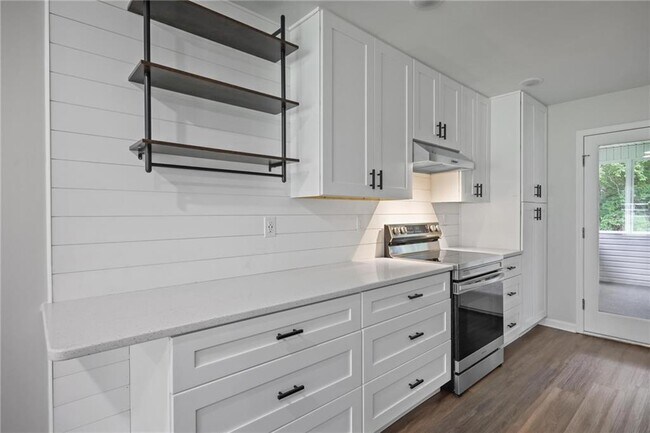 Building Photo - 410 Hickory Walk