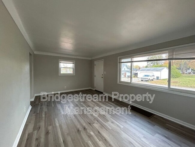 Building Photo - 3748 St James Ave