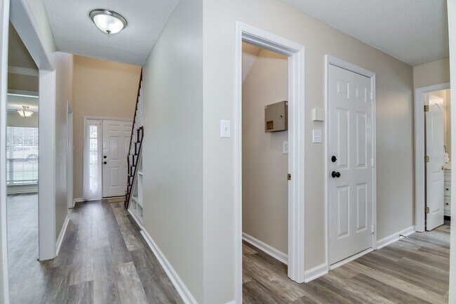 Building Photo - 2545 Carriage Creek