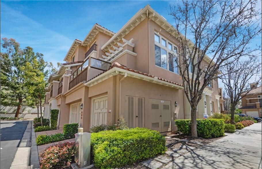 Building Photo - 2755 Dietrich Dr