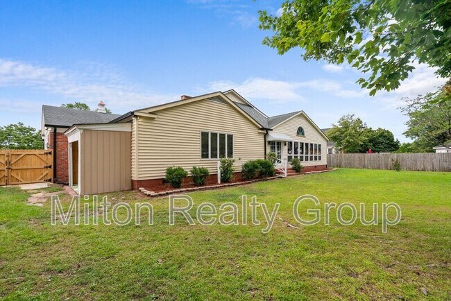 Building Photo - 1505 Fairview St