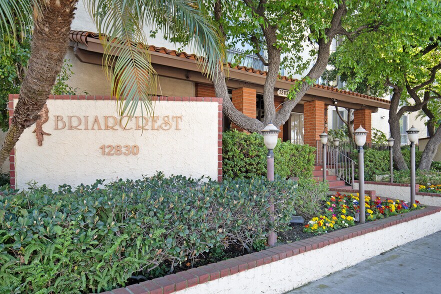 Building Photo - 12830 Burbank Blvd