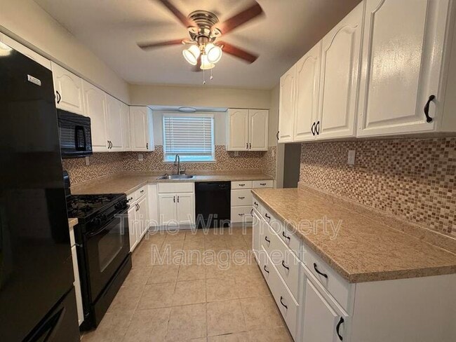 Building Photo - 1045 N Florissant Rd