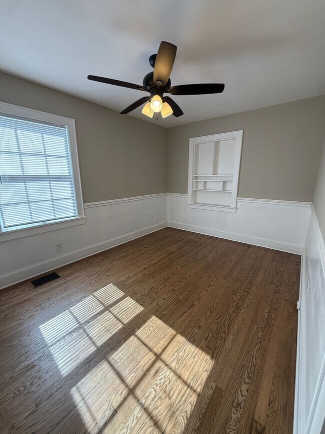 Building Photo - 287 E Eastland St