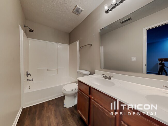 Building Photo - 8140 Carina Dr
