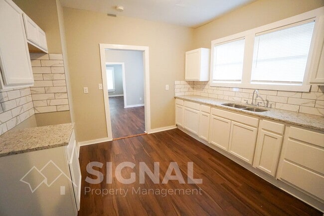 Building Photo - 3845 36th Ave N