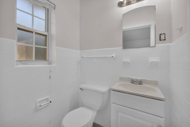 Building Photo - Stunning 3-Bedroom, 2-Bath Home in Desirable Mandarin Neighborhood!