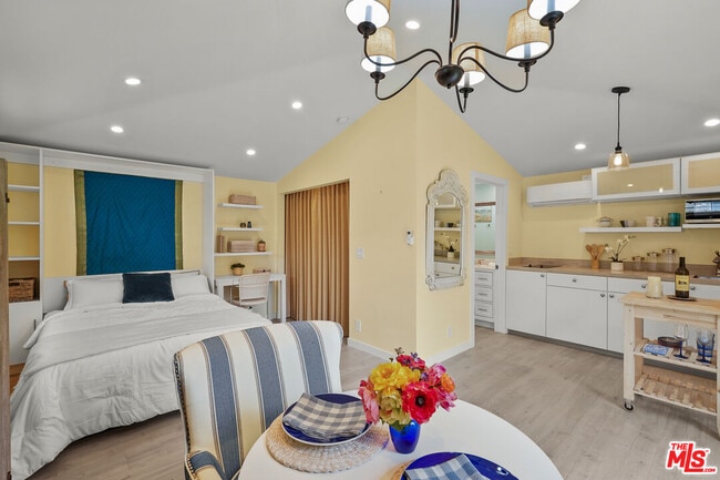 Building Photo - 777 El Medio Ave