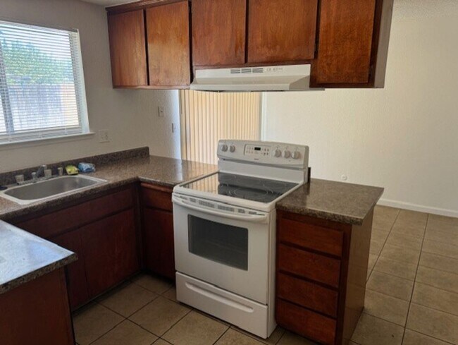 Building Photo - Duplex for Rent in S. Sacramento