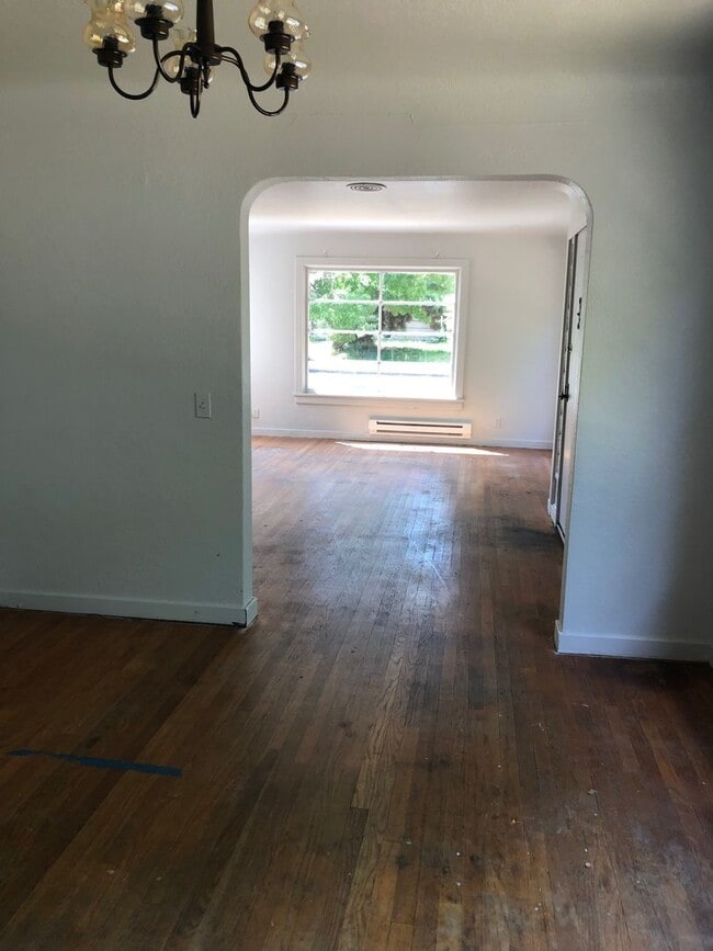 Building Photo - Campus 4 bedroom Available in December