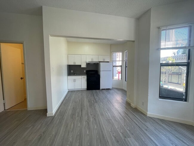 Building Photo - 558 BROADWAY-1