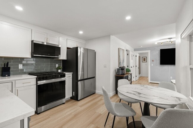 Building Photo - 42 White St