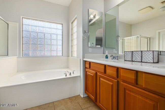 Building Photo - 939 E Sourwood Dr