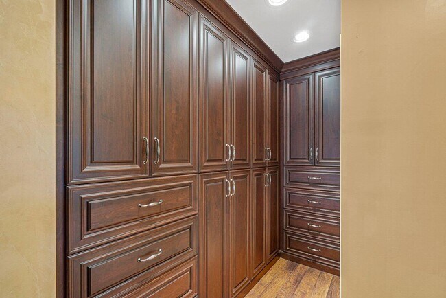 Building Photo - 870 NW 7th St