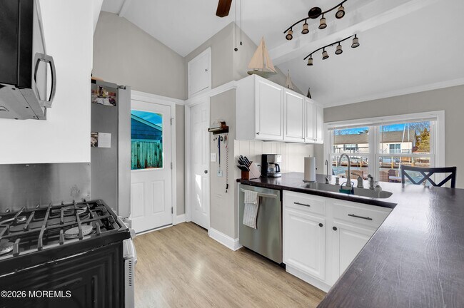 Building Photo - 804 Harbor Rd