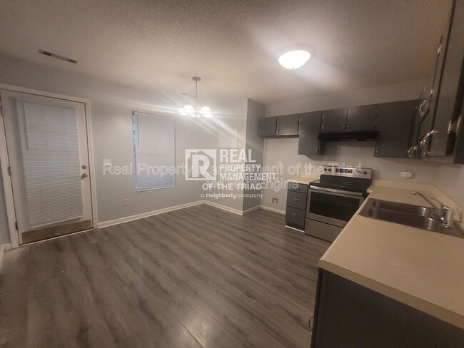 Building Photo - 153 Westmont Dr