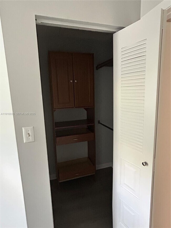 Building Photo - 1060 Coral Club Dr