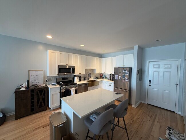 Building Photo - 6135 N Broadway