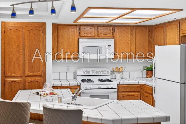 Building Photo - 79 S Branciforte Ave