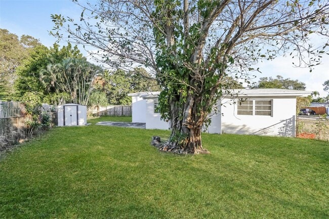 Building Photo - 1571 NE 44th St