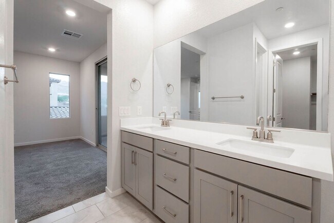 Building Photo - 11620 Desert Hollow Avenue