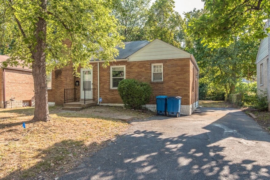 Building Photo - 320 Henquin Dr