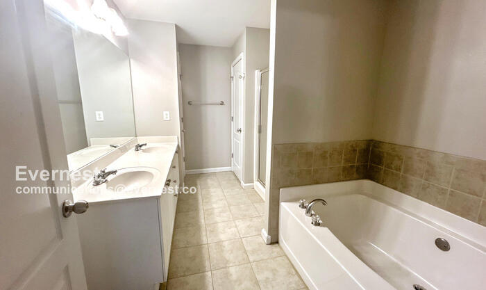 Building Photo - 5720 Singlebriar Ct