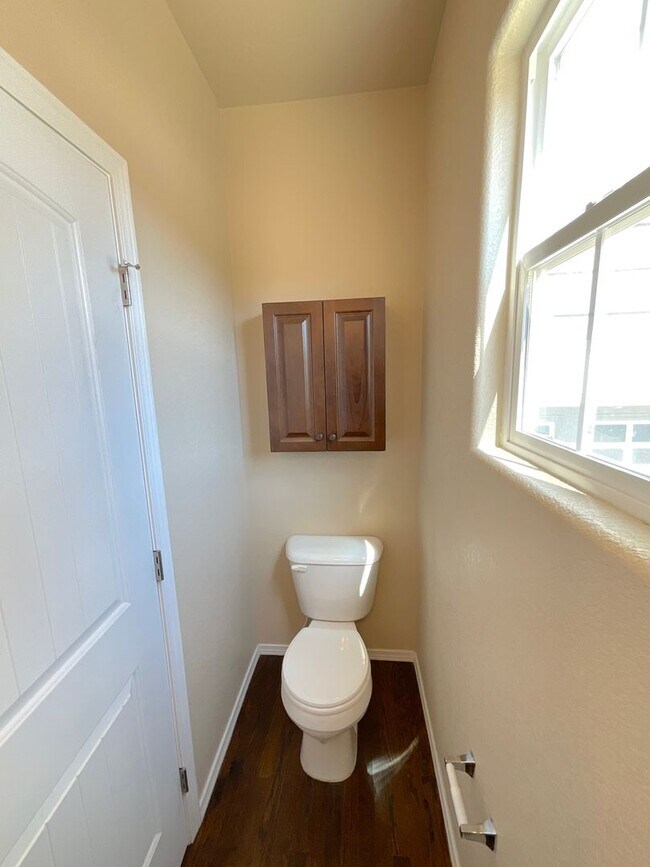 Building Photo - 4 Bedroom Home Available Near Voyager Pkwy...